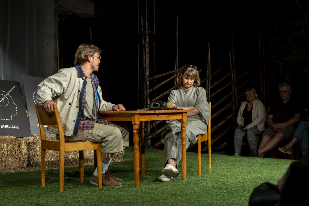 Suveteater “Jänki seiklused Hiiumaal" Viscosa Kultuuritehases – mida teha Hiiumaal ja kuhu minna lastega.