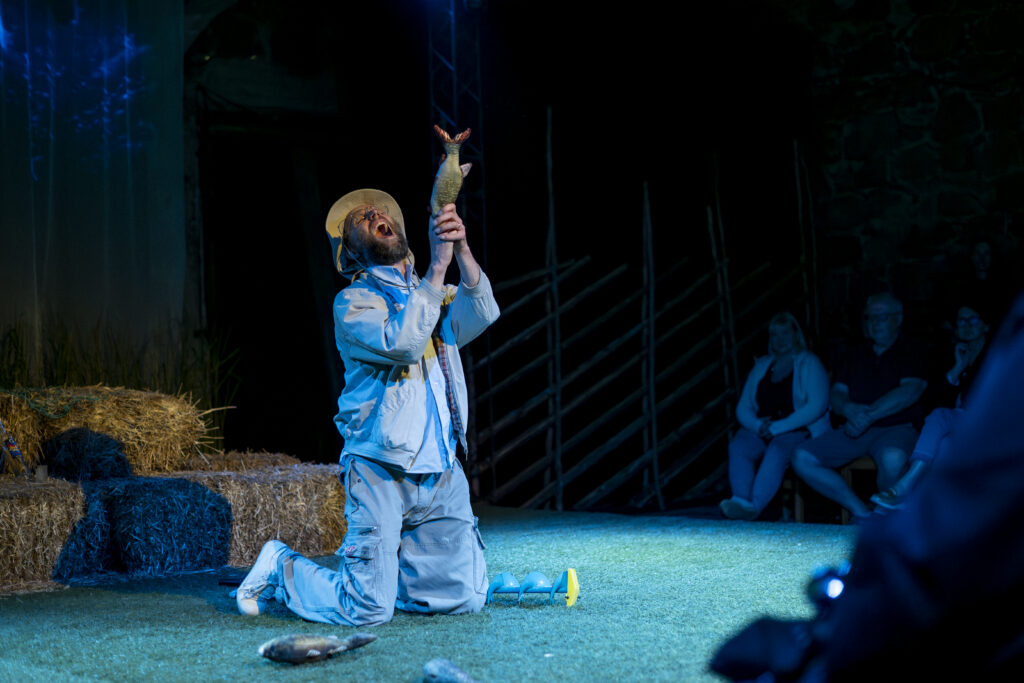 Suveteater “Jänki seiklused Hiiumaal" Viscosa Kultuuritehases – mida teha Hiiumaal ja kuhu minna lastega.