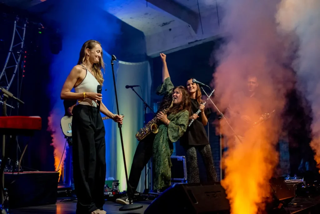 Puhka Eestis kontserdid, söögikohad ja festivalid Viscosas Hiiumaal. mida teha Hiiumaal ja kuhu minna lastega. Majutus Hiiumaal ning kireva kultuurikavaga üritused, loodusmatkad ja kultuurireisid.